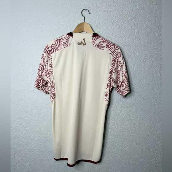 New Adidas Men’s Mexico 2022 Away Jersey in White Red Aztec Pattern Small NWT - Picture 2 of 5